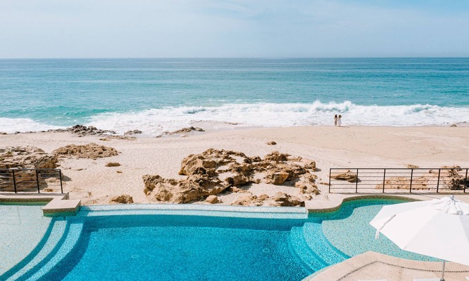 Buzzards Condo | Beachfront Flats 3bd Residence