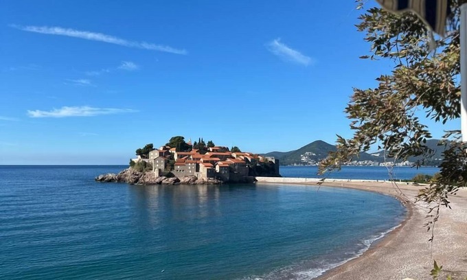 Sveti Stefan Apartment | Beachfront Four bedroom Apartment