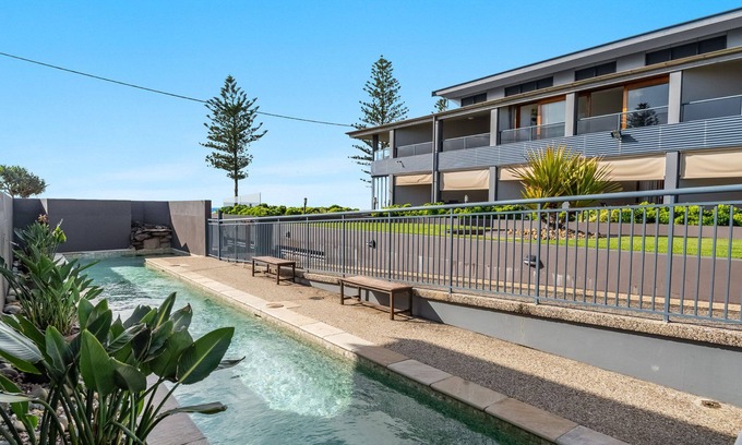 North Creek Apartment | Beachfront holiday that delivers prime positioning.