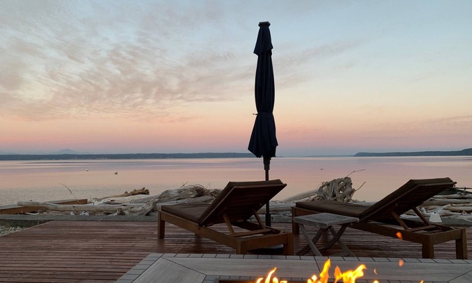 Camano Island House | Beachfront home with kayaks, SUP, firepit, great deck, AC and more!