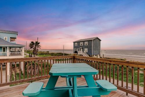 Crystal Beach House | Beachfront - Hot Tub - BBQ - 14 Guests