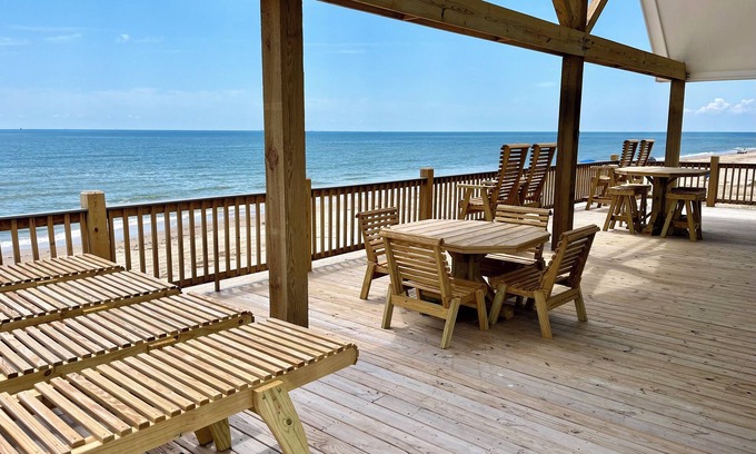 Port Bolivar House | BEACHFRONT-HOTTUB- 5br-4ba, amazing deck, grill & chill, hoops, kids’ loft, pets