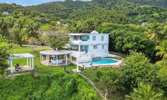 Maunabo House | Beachfront House in Maunabo w/Pool & Views