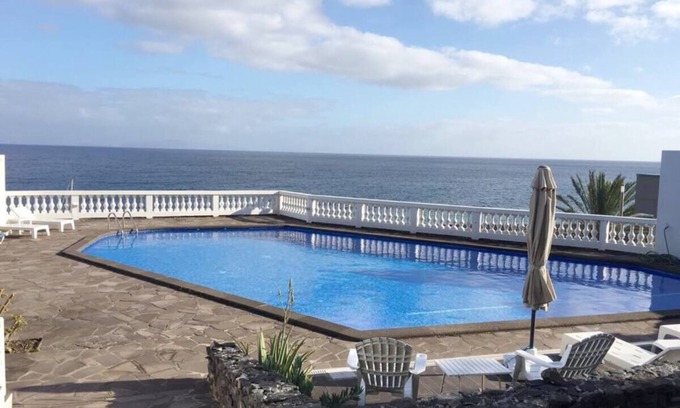 Santa Cruz Villa | Beachfront house with pool