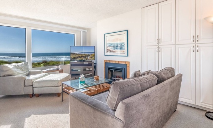 Pajaro Dunes Condo | Beachfront living near Santa Cruz fun! 28 min drive