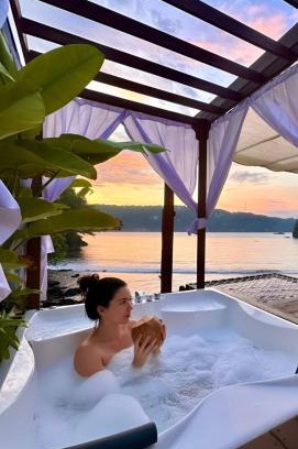 Penida Island Hotel | Beachfront Luxury Dome Villas - Gamat Bay Resort