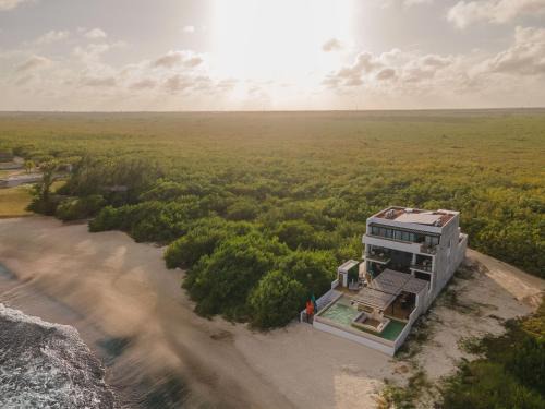 Puerto Morelos Villa | Beachfront luxury villa with pool with private cooker & staff
