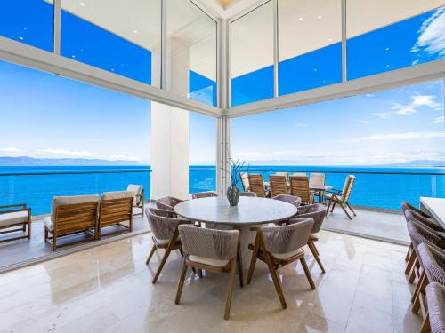 Las Glorias Apartment | Beachfront Luxury 4BR Penthouse with Incredible Ocean Views