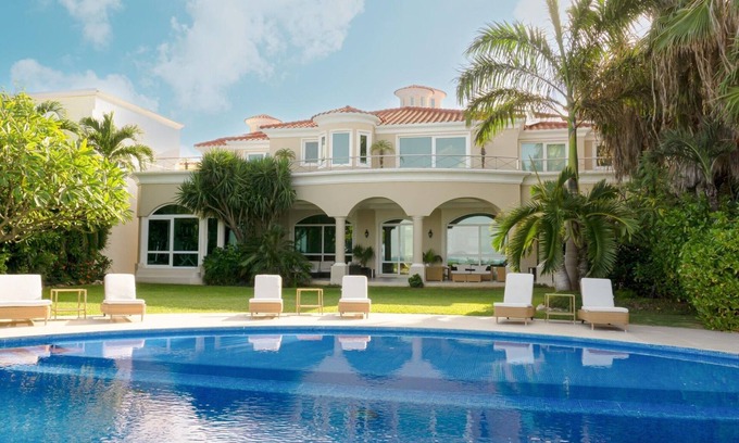 Zona Hotelera Villa | Beachfront Luxury Villa Best Exclusive Concierge Service Fully Equipped Gym