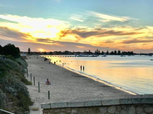 Rockingham Apartment | Beachfront Nautilus