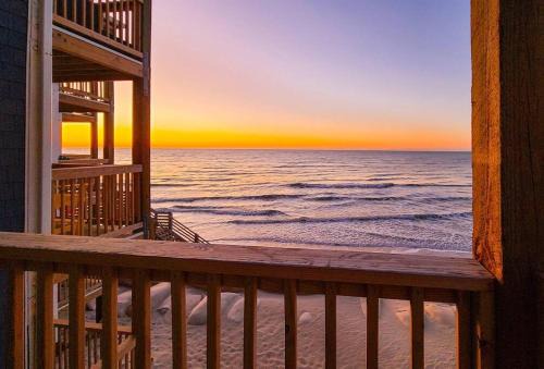 Sneads Ferry Apartment | Beachfront, Newly Renovated at Aqua Vista