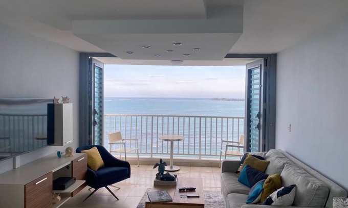 Isla Verde Apartment | BeachFront, Ocean View all around, Isla Verde