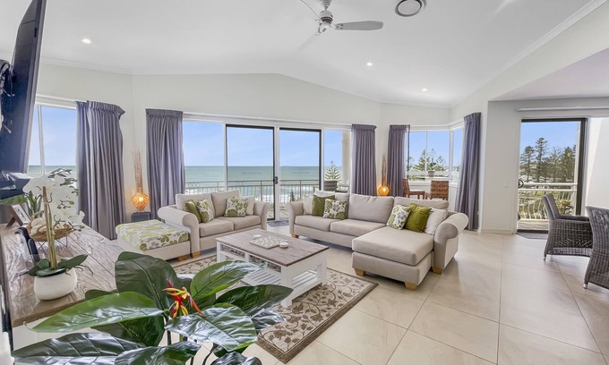 Sunshine Coast Apartment | Beachfront Penthouse with Stunning Views