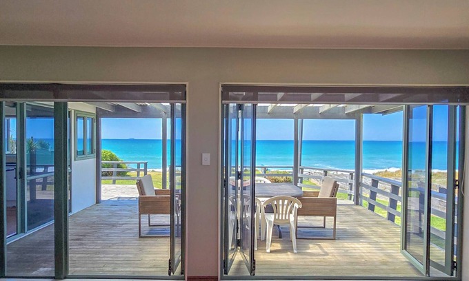 Pukehina House | Beachfront Pad - relax and unwind