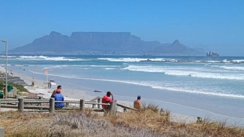 Big Bay Apartment | Beachfront Penthouse with patio and free parking