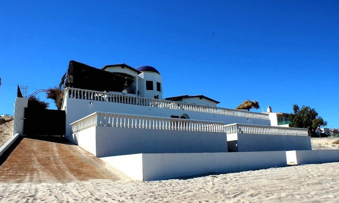 Villas de Las Palmas House | Beachfront Perfect for Entertaining