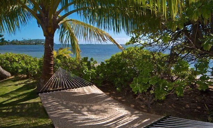 Kuliouou - Kalani Iki House | Beachfront | Pool | Game Room | AC | Honolulu | Augst/sept mth special $11000