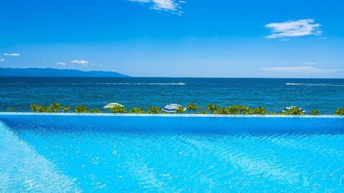 Las Glorias Apartment | Beachfront, Private Pool, Theatre Room, Views!