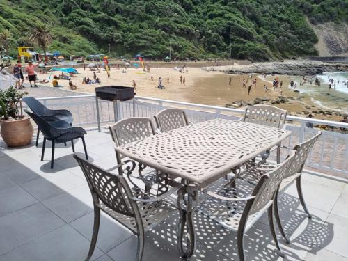 Victoria Bay Apartment | Beachfront property, Victoria Bay, Garden route
