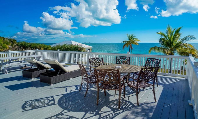 Spanish Wells House | Beachfront - Royal View Villa