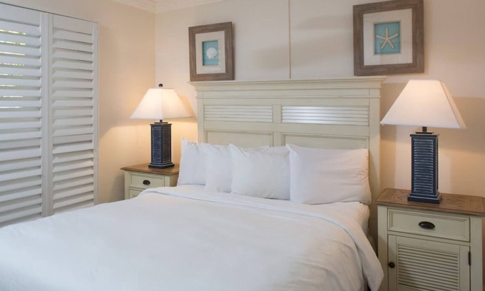Sanibel Hotel | Beachfront Stay | Garden Views, Biking, Island Dining & Sunset Walks