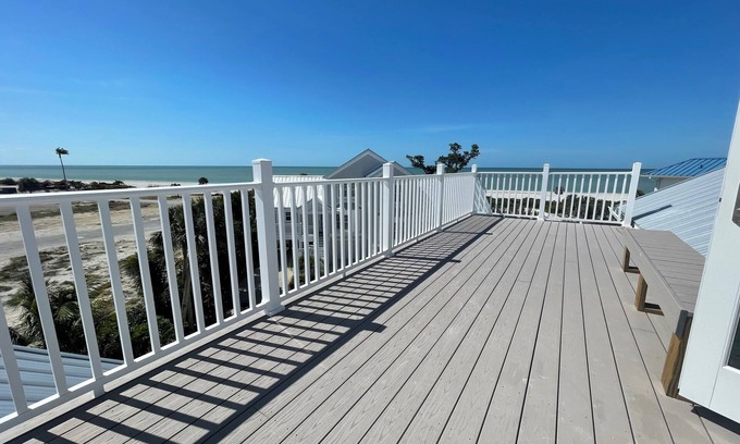 Sanibel House | Beachfront - step into sand & shells from your living room, stargazing rooftop
