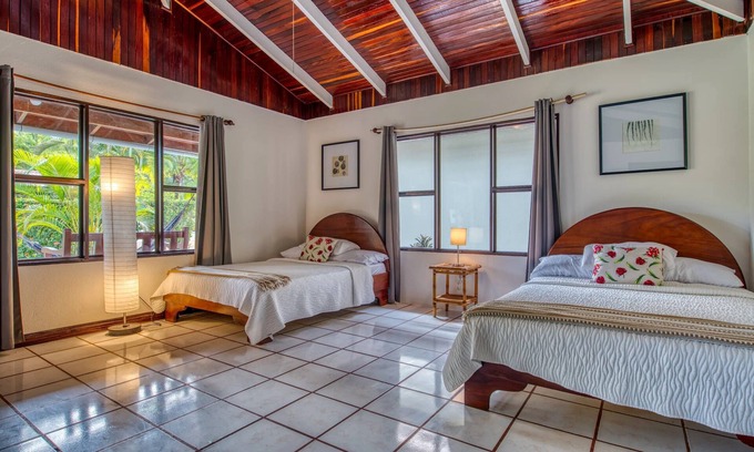 Parrita House | Beachfront Studio 2, Playa Palo Seco