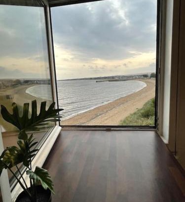 Fisherrow Apartment | Beachfront Treasure