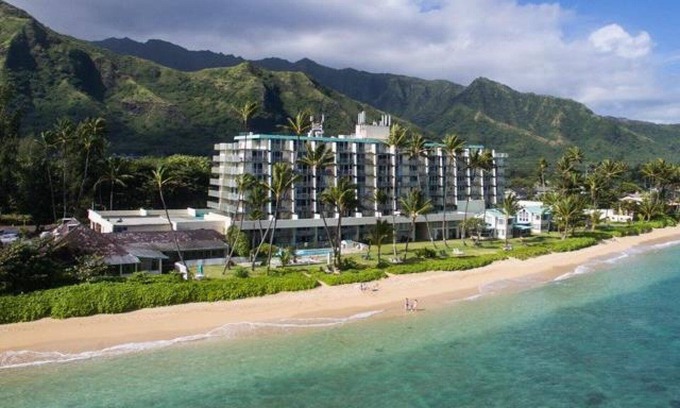 Punaluu Condo | Beachfront~ Tropical Home Away from Home- Discounted Rates !