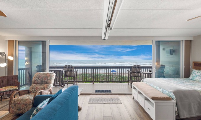 Port Aransas Condo | Beachfront Views! Two Bedroom/Two Bath | Private Boardwalk to Beach, Resort Pool