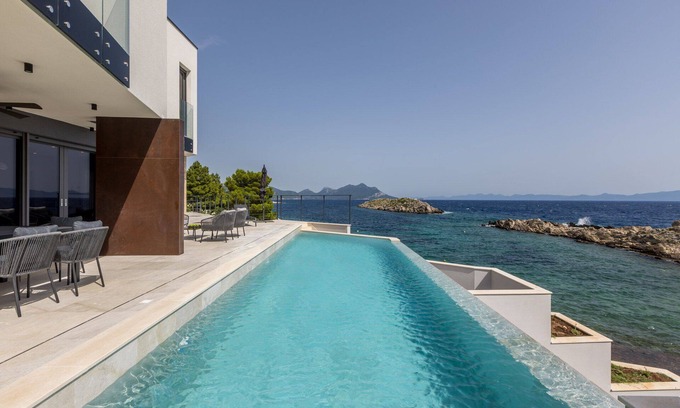 Orebic Villa | Beachfront Villa Fine Time with Pool II