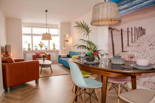 Municipality of Katwijk Apartment | Beachhouse Anna, 1 minute walk to the beach and centre of Katwijk, Free private parking next to the house !