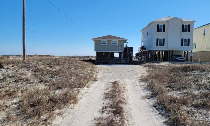 Southpointe House | Beachin'. 2 bedroom 2 bath well maintained Gulf Front home.