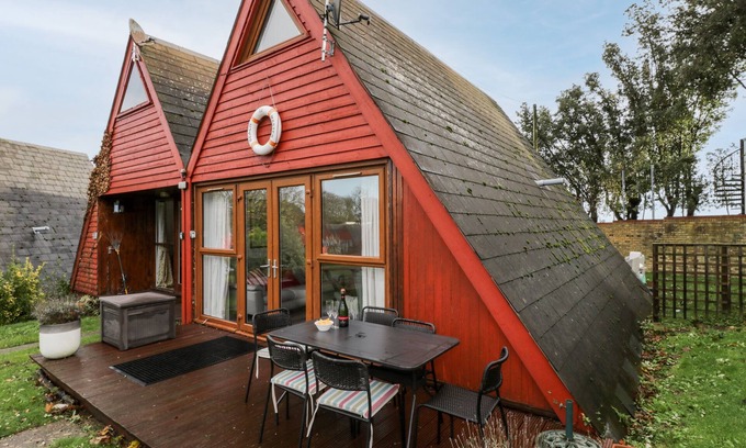 Martin Cottage | BEACHMASTER, family friendly, with a garden in Kingsdown