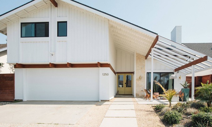 Pierpont Bay House | Beachmont Luxurious Beach Escape-Stylish 5BR Haven