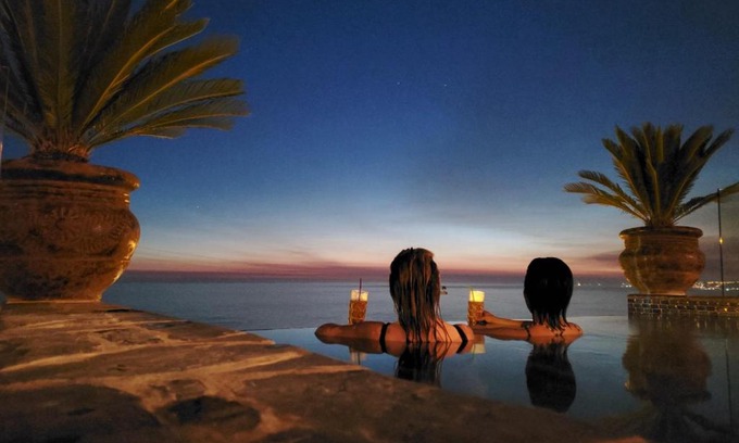 Primo Tapia Villa | BeachPleaseBaja - Villa with Infinity Jacuzzi