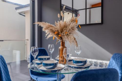 Montpelier Apartment | Beachside 1-Bedroom with Balcony
