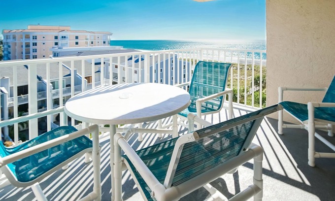 Capri Isle Condo | Beachside 1BR Condo w/Balcony Views