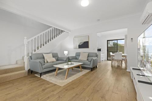 Glenelg South House | Beachside 3-Bed Retreat with BBQ & Garage