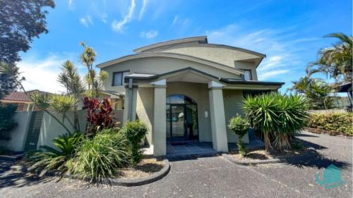 Caves Beach Apartment | Beachside Beauty