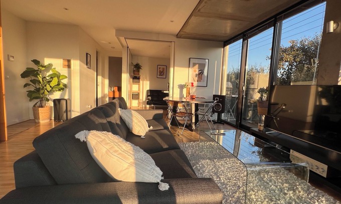 Elwood Apartment | Beachside Bliss