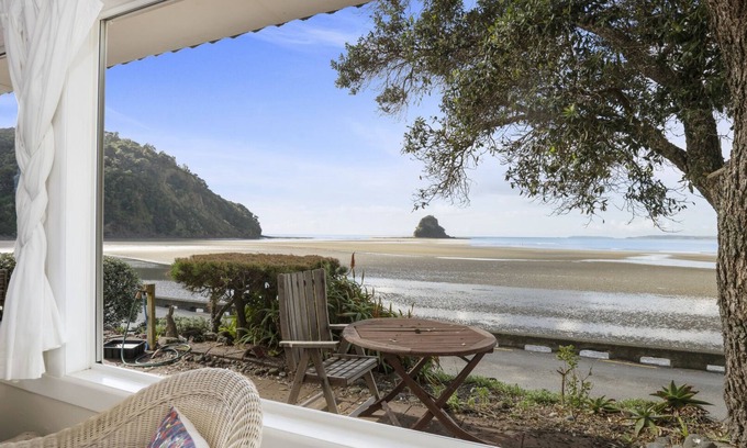Waiwera House | Beachside Bliss – Waiwera Beachfront Holiday Home