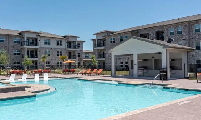 Texas City Apartment | Beachside Bungalow near Galveston w/Pool & Parking
