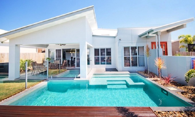 Mount Coolum House | Beachside Entertainer