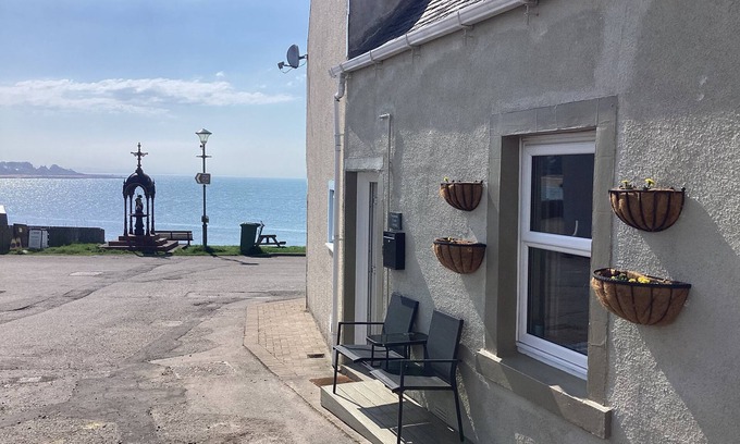 Portmahomack Cottage | Beachside fisherman’s cottage, Northcoast 500 route, dolphins, northern lights🐕