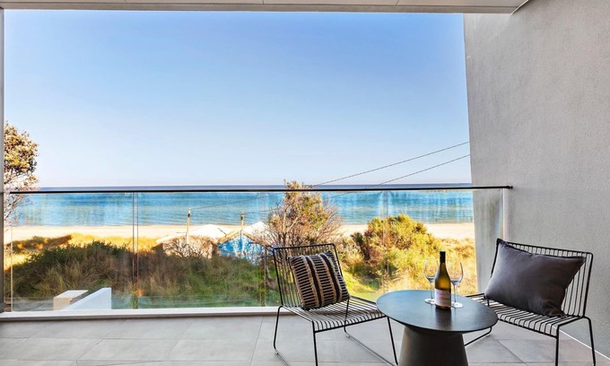 Chelsea House | Beachside Lane | Luxury On the Beach with Views