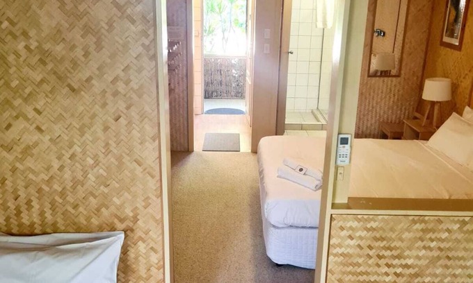 Suffolk Park Hotel | Beachside Motel Room- 3 Beds, Kitchenette & Pool