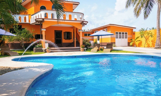 Santa Maria Colotepec Villa | Beachside Bliss: Private Pool & Outdoor Oasis, Just 5 Minutes Away!