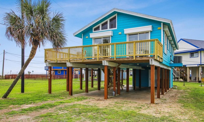 Bermuda Beach House | Beachside Pearl | Pet Friendly, Walk to the Sand