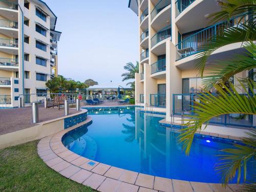 Urangan Apartment | Beachside Retreat in Urangans Mantra Resort